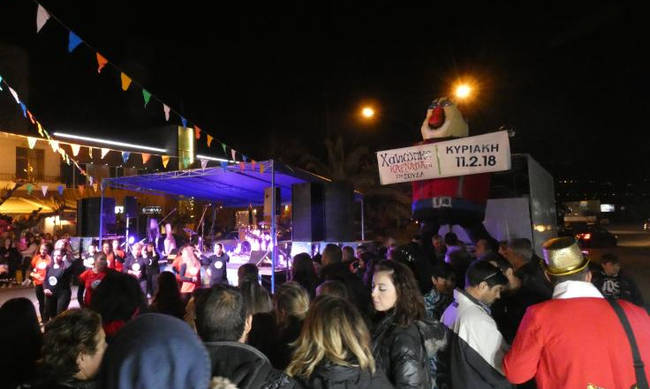 Κρήτη: Εκπληκτικές φωτογραφίες από την έναρξη του Χανιώτικου Καρναβαλιού