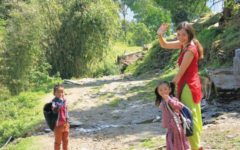 Από τη Σητεία στο Νεπάλ -  Μια Στειακή Μούσα για τα παιδιά του Νεπάλ (pics)
