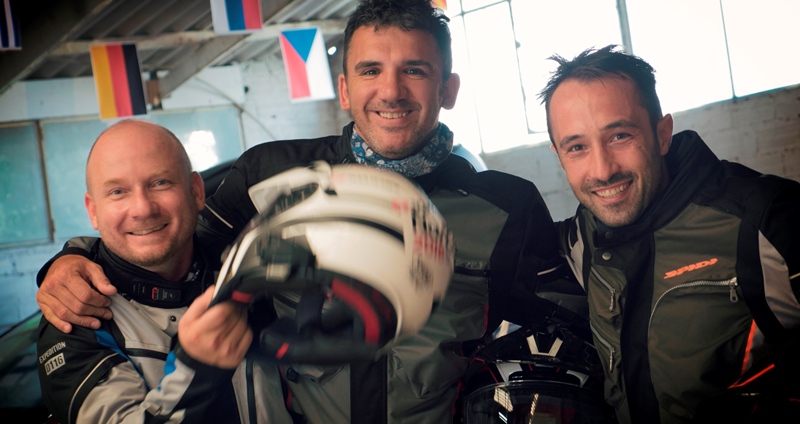 Τρεις φίλοι ξεκινούν από την Ελλάδα για Νορβηγία με μοτοσικλέτα (pic)