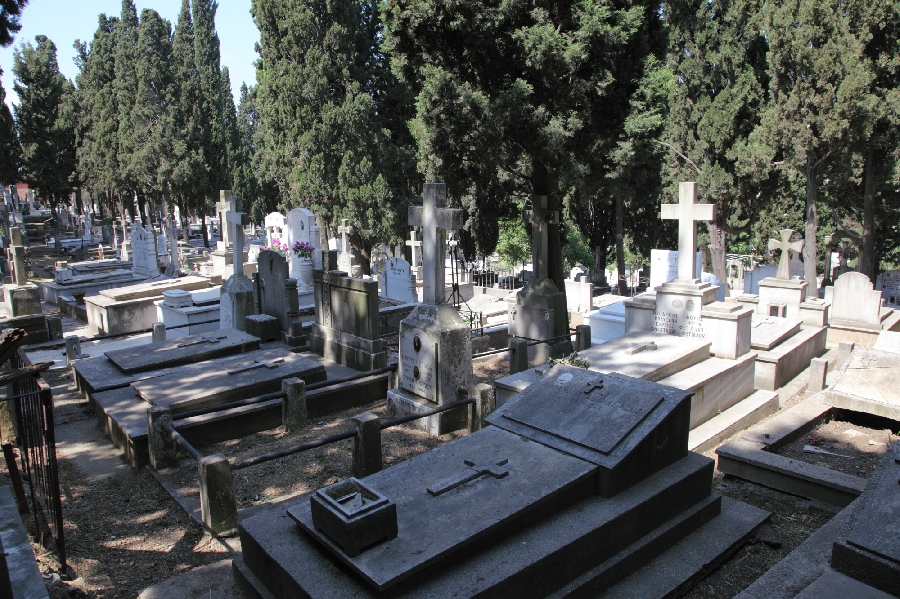 Ένταση στο Δήμο Ηρακλείου για το νεκροταφείο του Αγίου Κωνσταντίνου-Σφοδρές αντιδράσεις για τη λειτουργία του