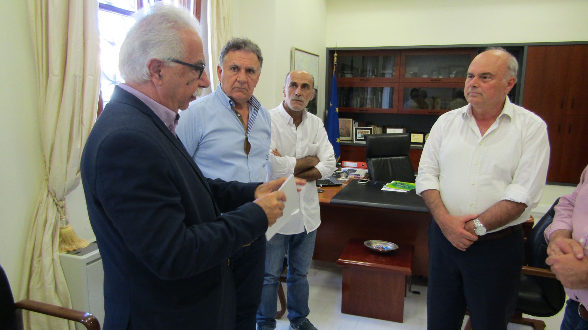 Ο υπουργός επισκέφθηκε τον  Μανώλη Αλιφιεράκη 