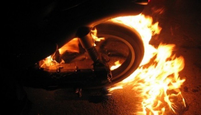 Πυρκαγιά σε μοτοσικλέτα στα Χανιά