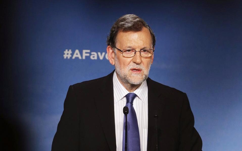 Ισπανία: O Ραχόι δέχτηκε την εντολή του βασιλιά για σχηματισμό κυβέρνησης