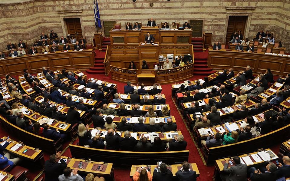 Βουλή: Μέτρα για την ανασφάλιστη και αδήλωτη εργασία ζητούν 33 βουλευτές του ΣΥΡΙΖΑ