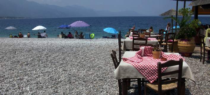 Spiegel: Ο τουρισμός ανθεί στην Ελλάδα, αλλά οι εργαζόμενοι υποφέρουν -Παράνομη εργασία και εκμετάλλευση 