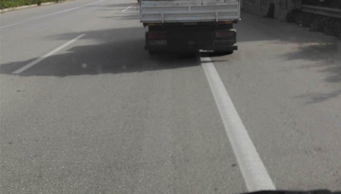 Χανιά: Δείτε πώς κυκλοφορούσε με το φορτηγάκι στην εθνική οδό! (φωτό)