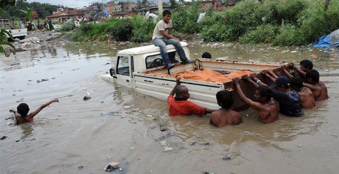 Νεπάλ: Τουλάχιστον 90 νεκροί από πλημμύρες