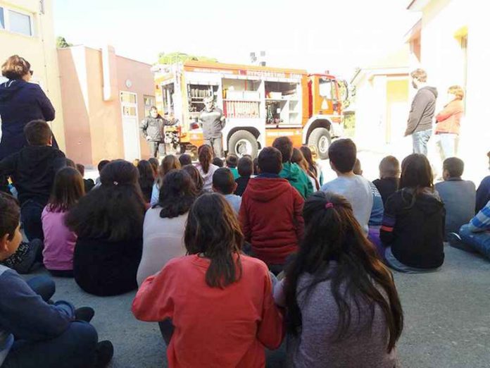 Η Πυροσβεστική επισκέφτηκε το 2ο Δημοτικό Σχολείο Νεάπολης 