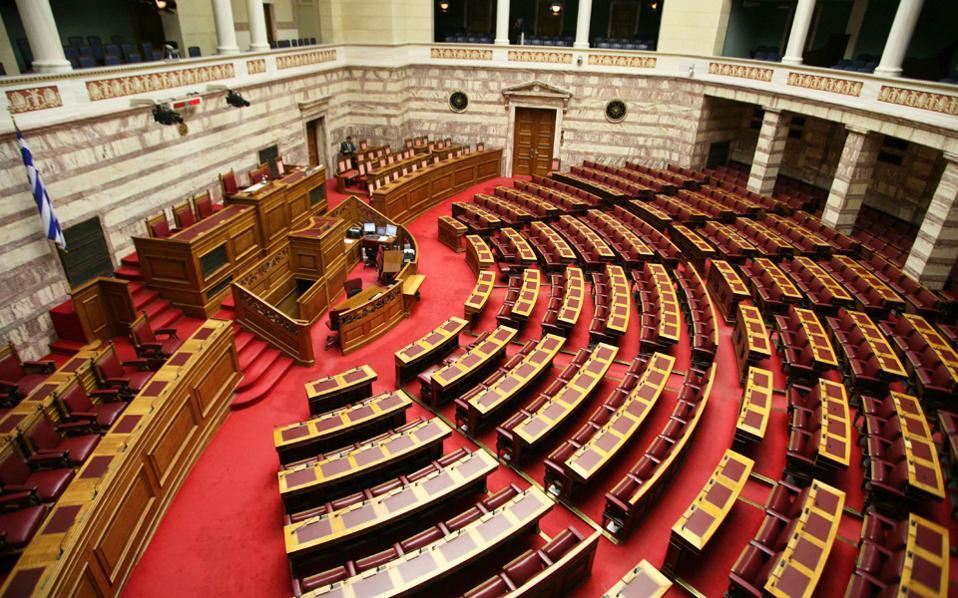Βουλή: Ενταση και παρασκηνιακή φημολογία για μία τροπολογία