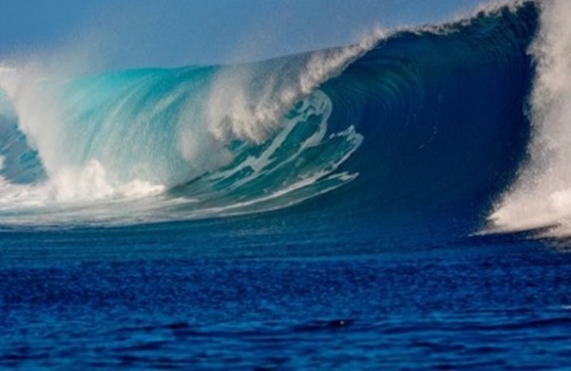 Γιγαντιαία κύματα 6 μέτρων σάρωσαν τις ακτές της Καλιφόρνια (vid)