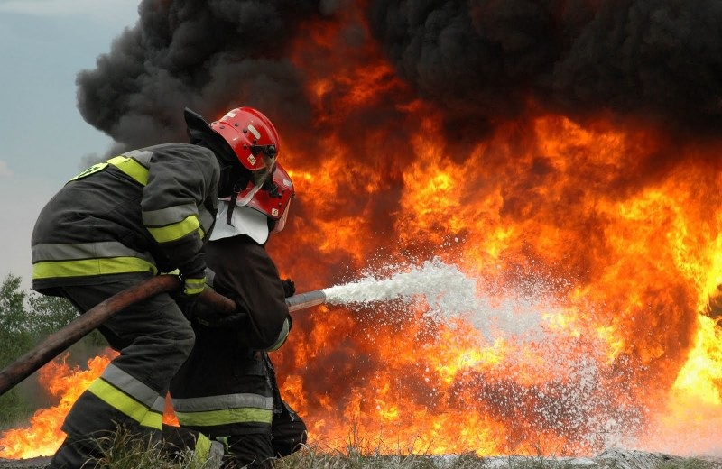Τραυματίστηκαν δύο πυροσβέστες σε φωτιά στην Αιτωλοακαρνανία