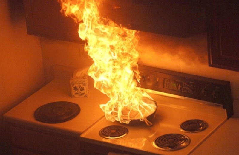 Πήρε φωτιά το λάδι στο τηγάνι σε σπίτι