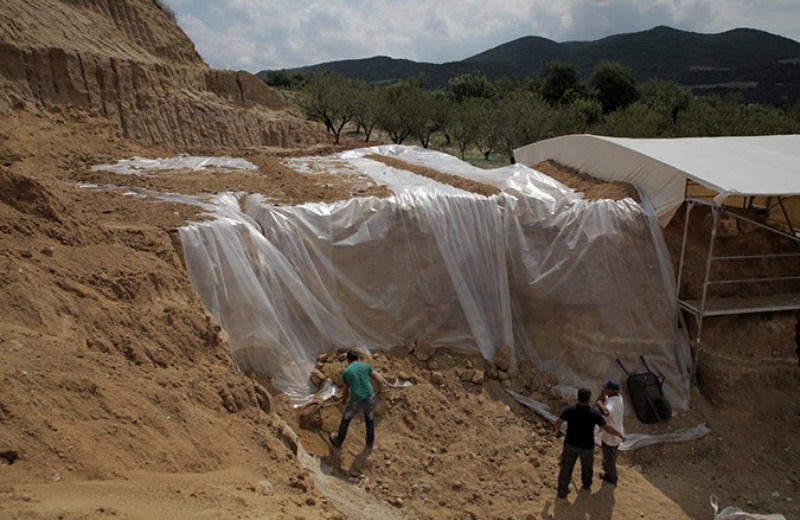 Θωρακίζουν τον τάφο στην Αμφίπολη για προστασία από τα έντονα καιρικά φαινόμενα (pics)