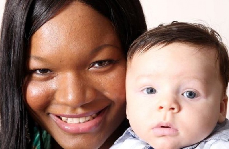 Νιγηριανή γέννησε λευκό μωρό