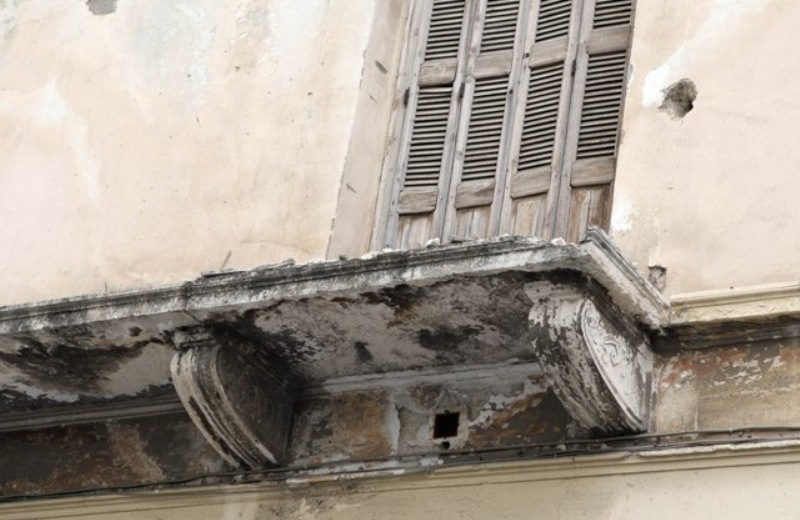 "Ναρκοπεδιο" η παλιά πόλη του Ηρακλείου - Ετοιμόρροπα κτίρια απειλούν περαστικούς και όχι μόνο