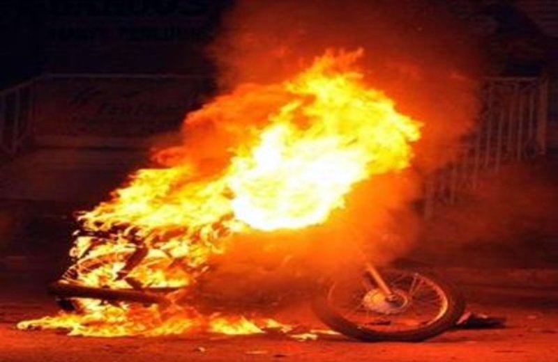 Δεύτερη φωτιά σε όχημα στο Ηρακλειο-Κάηκε μηχανάκι 