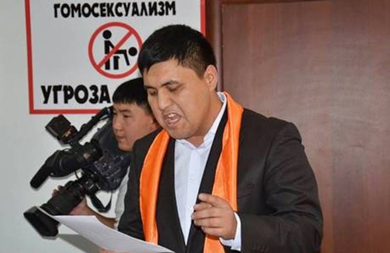 Πολιτικός του Καζακστάν: «Αιματολογικές εξετάσεις για τον εντοπισμό των γκέι»