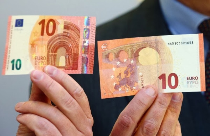 Κυκλοφορεί την επόμενη Τρίτη το νέο χαρτονόμισμα των 10 ευρώ        