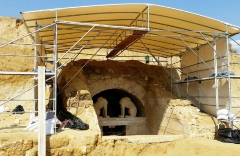 Αμφίπολη: "Σφίγγα" η Μενδώνη - "Ο τάφος κρύβει μεγάλες εκπλήξεις"