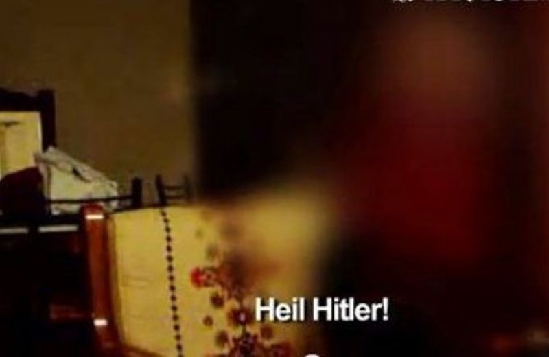 Ο Χρήστος Παππάς μαθαίνει σε ανήλικο αγόρι να λέει σωστά Heil Hitler (vid) 