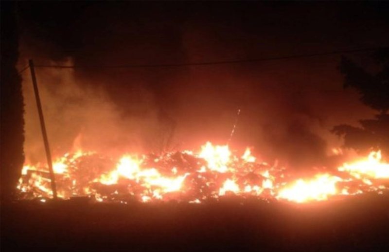 Μεγάλη φωτιά στο Μήλεσι Ωρωπού - Μάχη δίνουν οι πυροσβέστες