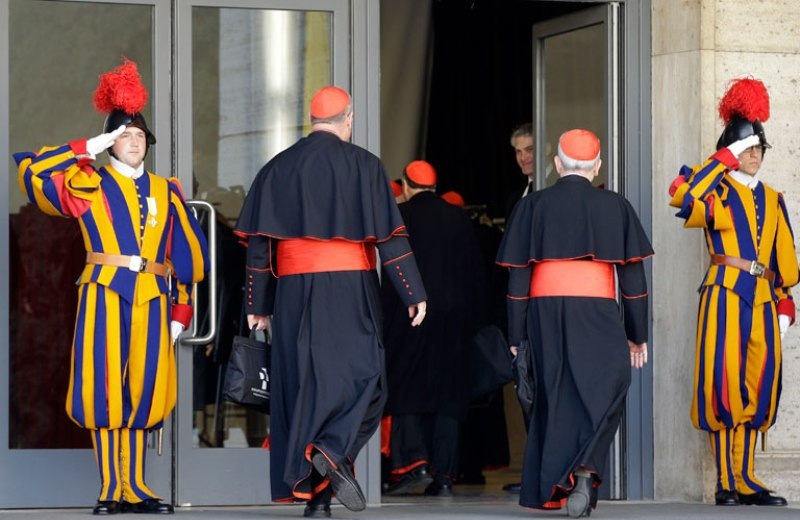 Σάλος στο Βατικανό: Αρχιεπίσκοπος συνελήφθη για παιδεραστία
