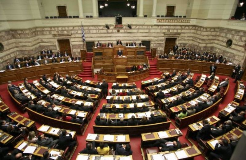 Πέρασε η ρύθμιση για τις ληξιπρόθεσμες οφειλές - «Παρών» ψήφισε ο ΣΥΡΙΖΑ