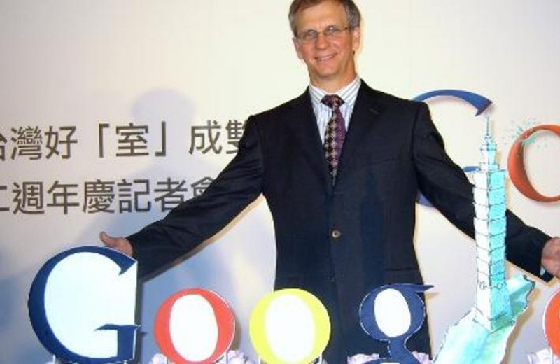 Αντιπρόεδρος της Google έσπασε το ρεκόρ του μεγαλύτερου άλματος ελεύθερης πτώσης (vid)