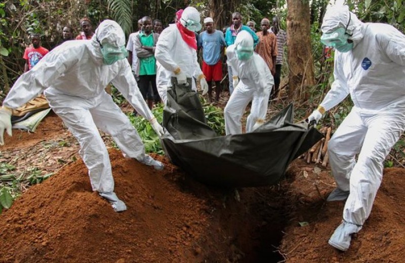 Υπεύθυνες για την εξάπλωση του Έμπολα οι νεκρώσιμες τελετουργίες στην Αφρική-