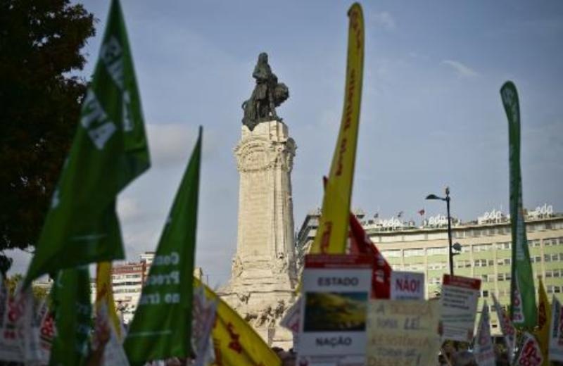Υπό κλοιό διαδηλώσεων εγκρίθηκε ο πρώτος προϋπολογισμός μετά το Μνημόνιο στην Πορτογαλία