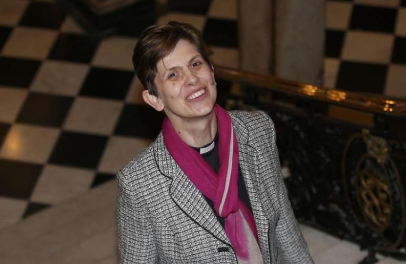 Χειροτονήθηκε η πρώτη γυναίκα επίσκοπος στην ιστορία της Αγγλικανικής Εκκλησίας