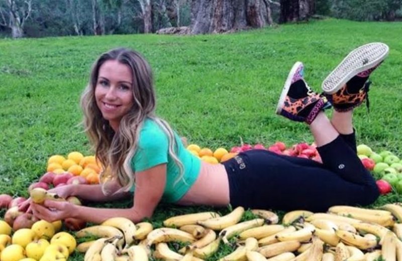 Βίντεο: Αυτή είναι η γυναίκα που τρέφεται με 51 μπανάνες την ημέρα!