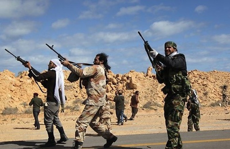 Δεκάδες στρατιωτικοί νεκροί σε επιθέσεις ισλαμιστών στη Λιβύη