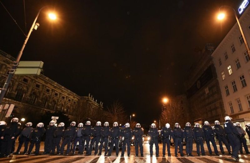 Δεκάδες συλλήψεις κατά τη διάρκεια συλλαλητηρίων στην Αυστρία