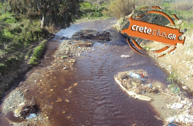 Θέμα CretePlus.gr: "Πνίγηκε" από τους κατσίγαρους ο ποταμός Αναποδάρης