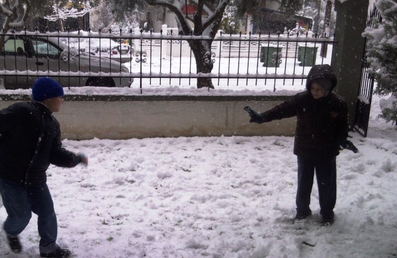 Ξεκίνησαν να κλείνουν ξανά τα σχολεία στο Ηράκλειο λόγω του χιονιά!