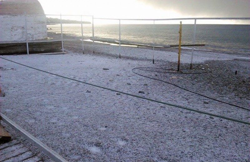 Εντυπωσιακές φωτογραφίες: Το χιόνι έφτασε μέχρι… την παραλία στο Λασίθι!