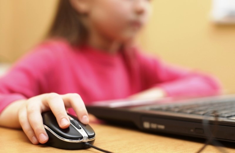 Από ποια ηλικία τα παιδά χρησιμοποιούν... υπολογιστή;