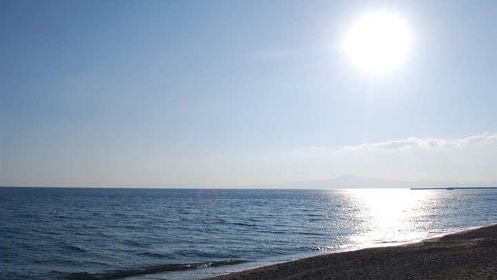 Ηλιοφάνεια και ζέστη - Ανεβαίνει κι άλλο η θερμοκρασία: Δείτε την πρόγνωση για την Κρήτη 