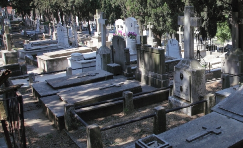 "Έκοψαν στη μέση το καρπούζι" για το νεκροταφείο του Αγίου Κωνσταντίνου- Μεσοβέζικη λύση για το Κοιμητήριο