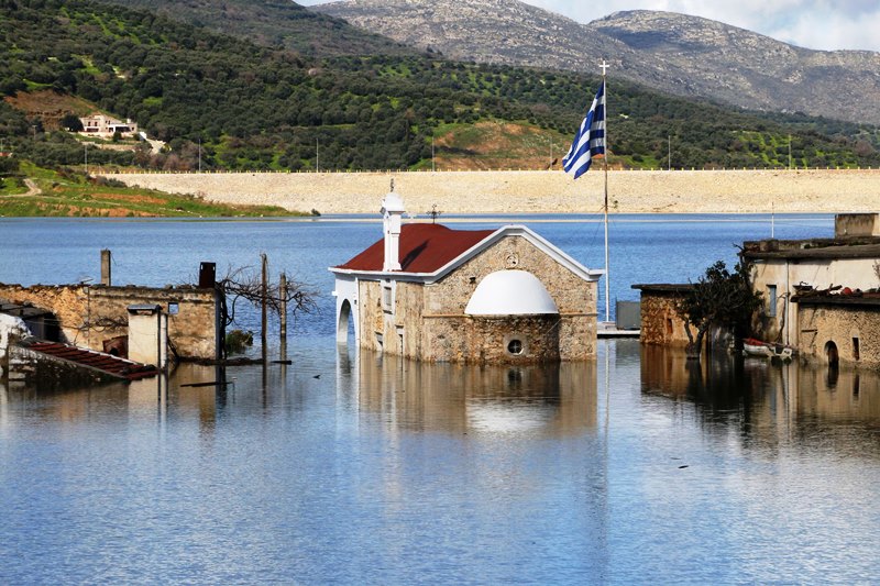 Συγκλονιστικές εικόνες από την «Ατλαντίδα» της Κρήτης - Το Σφεντύλι συνεχίζει να βυθίζεται! (pics)
