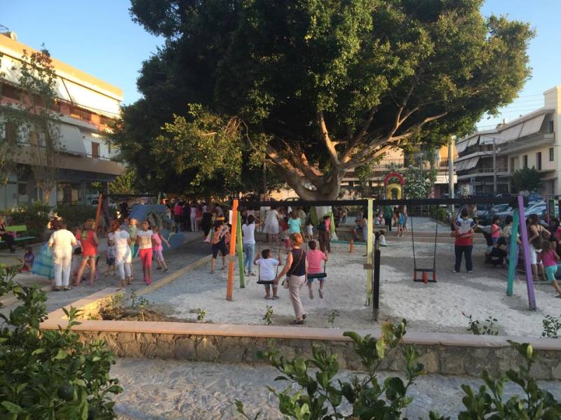 Γέμισε με παιδικές φωνές το «νέο» πάρκο στον Πόρο (pics)