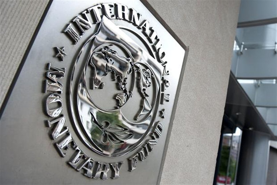 ΔΝΤ: Η Ελλάδα δεν γλιτώνει τη μείωση των συντάξεων 
