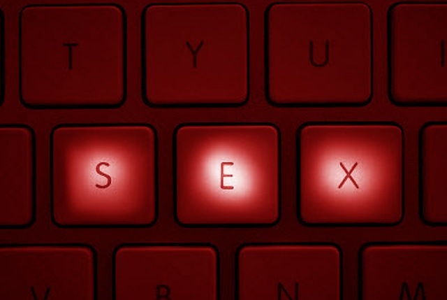Μπλοκάρει το διαδικτυακό πορνό η Βρετανία