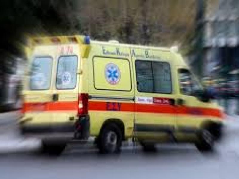 Ανετράπη αυτοκίνητο στην Εθνική - Στο νοσοκομείο μια γυναίκα