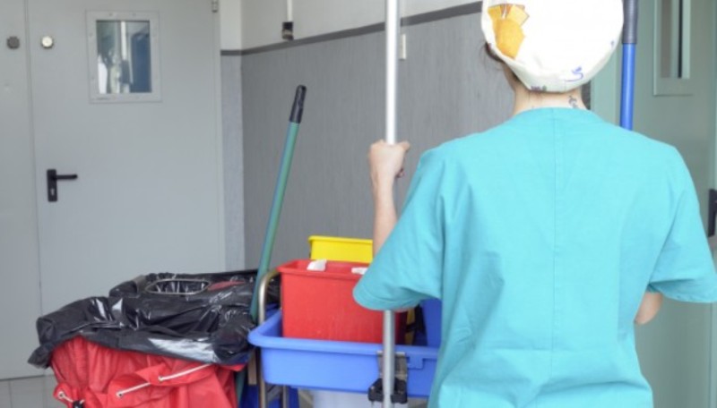 ΕΚΗ: «Απαραίτητη η στελέχωση των νοσοκομείων με μόνιμο προσωπικό σε καθαριότητα και σίτιση» 
