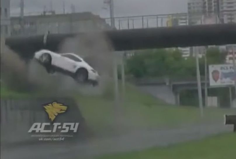 Απίστευτο ατύχημα με Porsche Cayman! (vid)