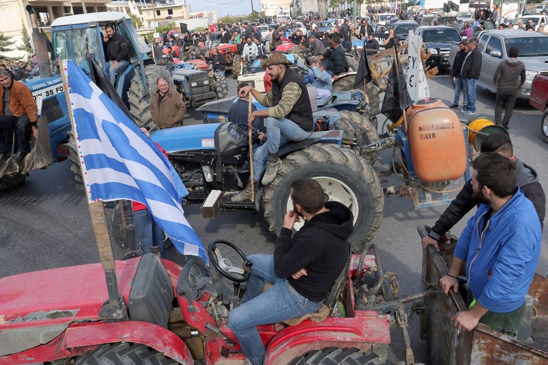 «Η κυβέρνηση άλλα υπόσχεται και άλλα αποφασίζει»- Αφανισμό των αγροτών καταγγέλλουν οι συνδικαλιστές 