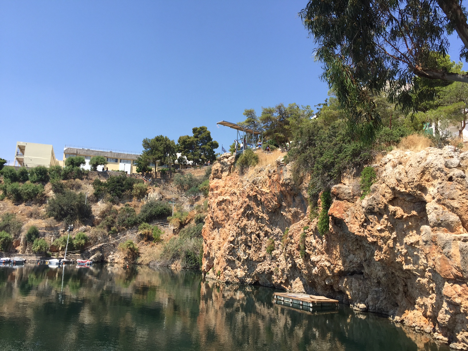 Βουτιές από τα 20 μέτρα στο Agios Nikolaos Cliff diving 2017 (vid)