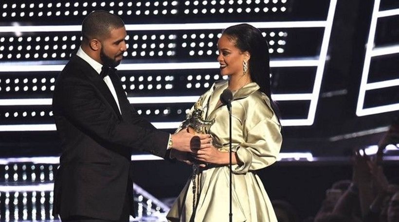 Rihanna: Η παγωμένη αντίδραση στην δημόσια ερωτική εξομολόγηση του Drake (vid)